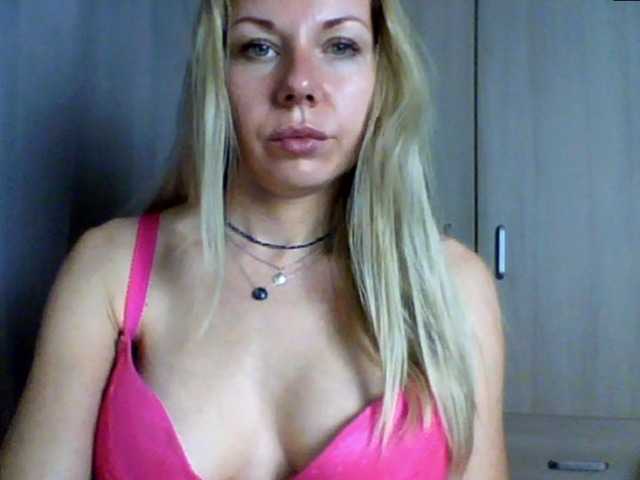 Fotografije HotDiana4U Sexy blond hottie - big natural tits - great ass - i love sex!,)