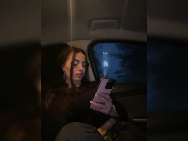 Oddajajo posnetke zaslona HotGirlEva
