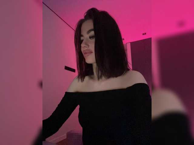 Oddajajo posnetke zaslona HotGirlEva