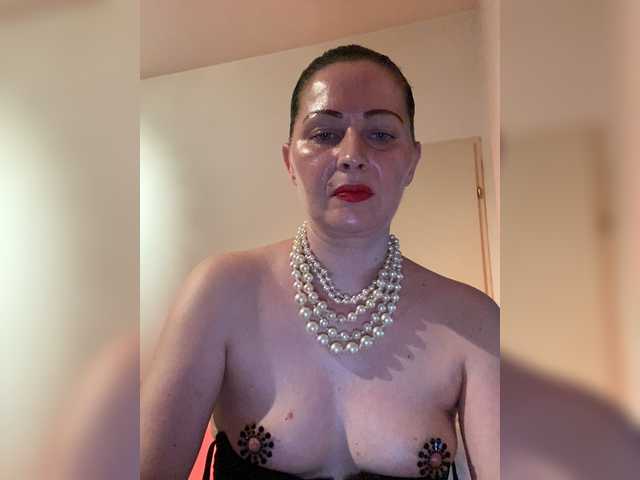 Fotografije hotlady45 Private Show!! Lick your lips - 20 Tokens Make me horny - 40 Tokens Massages the breasts - 60 Tokens Blow the dildo - 80 Tokens Massage nipples with a dildo - 65 Tokens