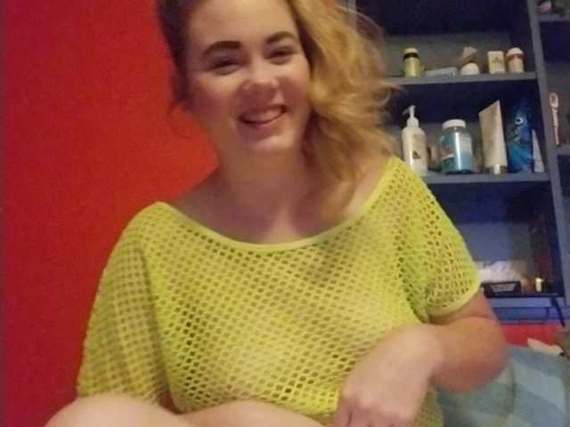 Oddajajo posnetke zaslona Hotmomma2b