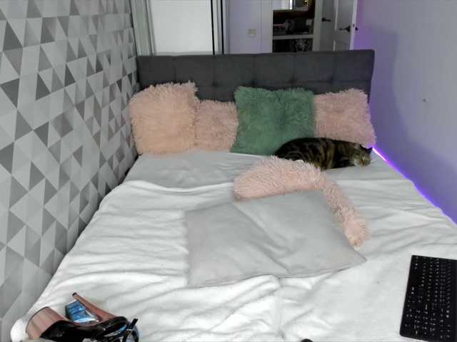 Oddajajo posnetke zaslona HotSaraJordan