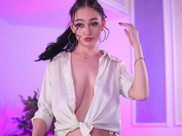 Oddajajo posnetke zaslona HotSkinnyX