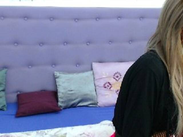 Oddajajo posnetke zaslona HottieBadGirl