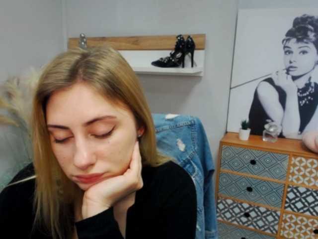 Oddajajo posnetke zaslona hottieLAURA