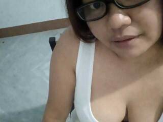 Erotični video klepet hotYASSI4U