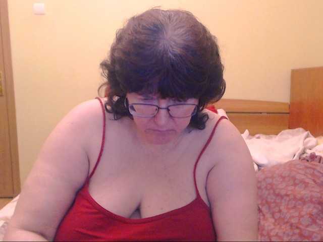 Oddajajo posnetke zaslona HugeTitsXXX