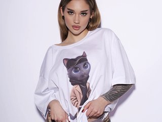 Erotični video klepet IamToxicRoxy