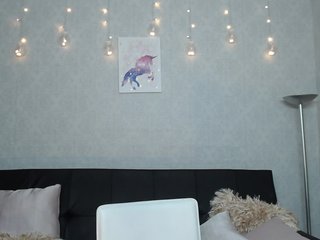 Oddajajo posnetke zaslona ImCharlotteX