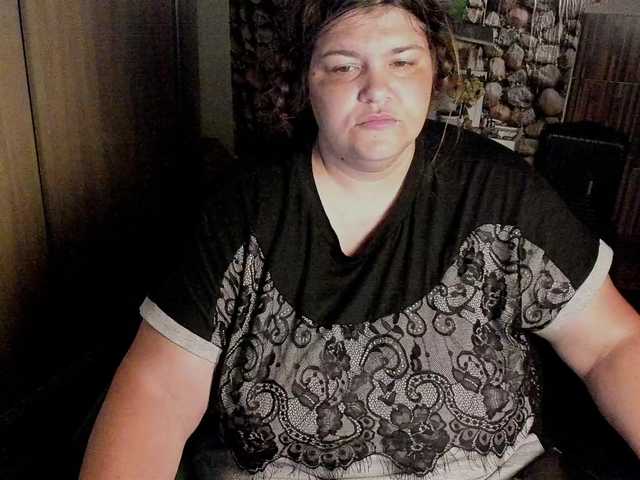 Oddajajo posnetke zaslona Ionysexylips69