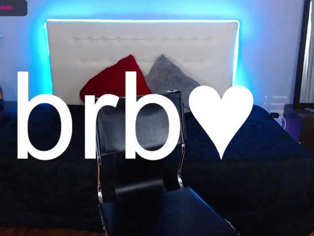 Oddajajo posnetke zaslona Issa-queen