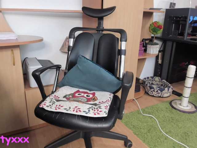 Oddajajo posnetke zaslona ivykittyxxx