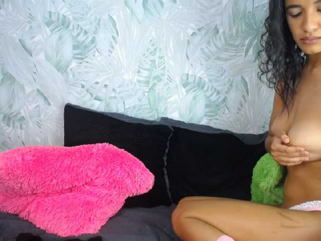 Oddajajo posnetke zaslona IvyManson