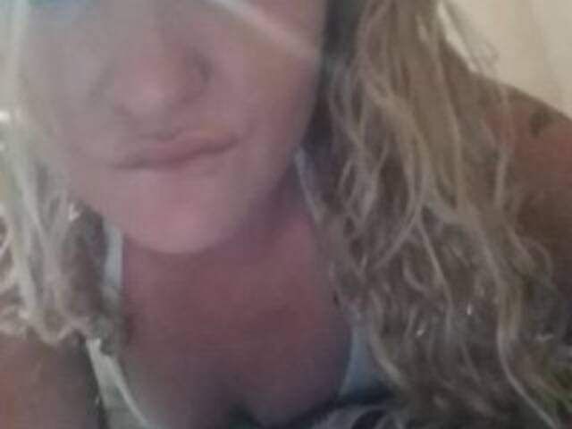 Oddajajo posnetke zaslona Jasminexoxo