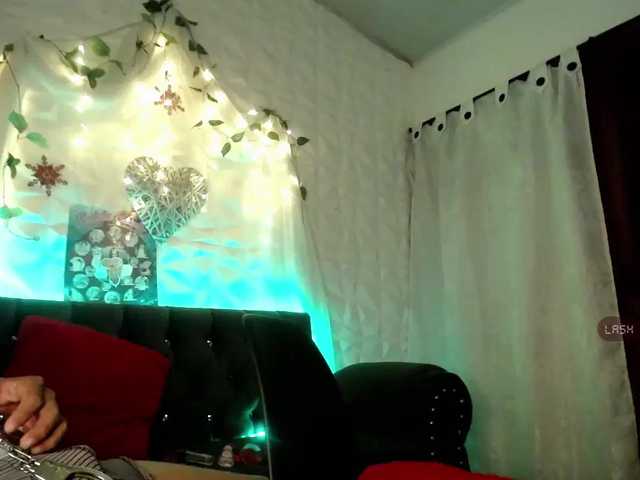 Fotografije JessRoget hello welcome to my room, where you will live the best shows fun and love