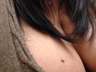 Oddajajo posnetke zaslona JessyMilfXXX