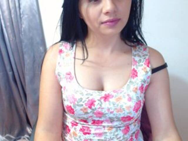 Oddajajo posnetke zaslona JolieNicole