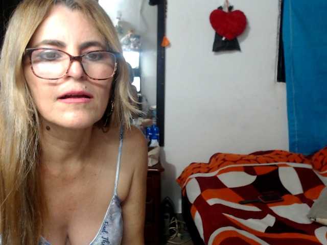 Fotografije JuanitaWouti Hello, how are you today, I'm very hot and I want to please you if you want to see me naked 40 tokes my tits 25 tokes my open pussy 50 tokes and finger masturbation or toy 70 tokes you want to see my ass and fuck it 70 tokes see camera 10 tokes show