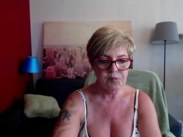Oddajajo posnetke zaslona julieamberx