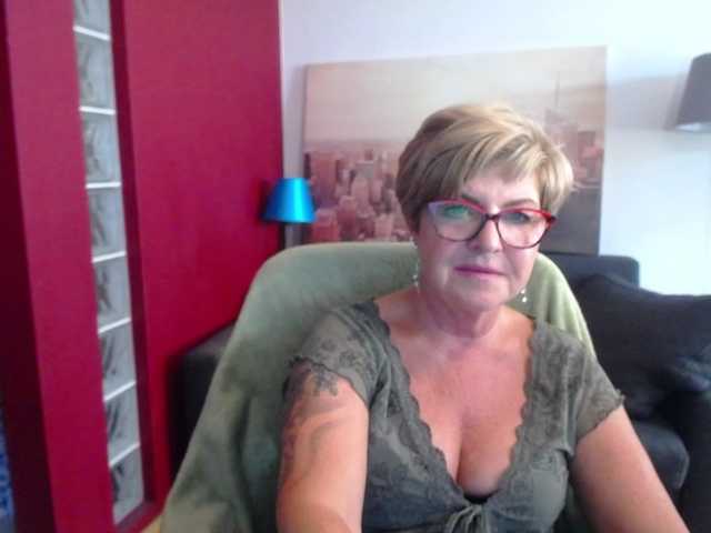 Oddajajo posnetke zaslona julieamberx