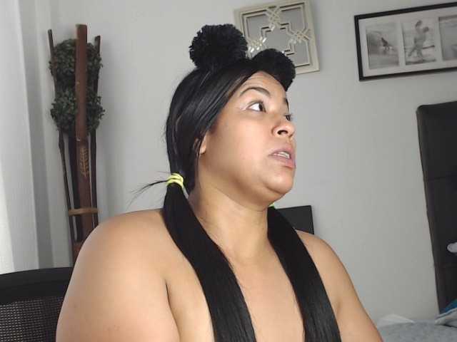 Oddajajo posnetke zaslona JulieHamilton