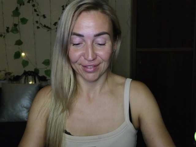 Oddajajo posnetke zaslona Jullyblondkiss