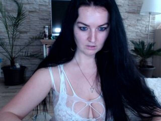 Oddajajo posnetke zaslona KaroliJoy