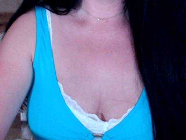 Oddajajo posnetke zaslona KaroliJoy