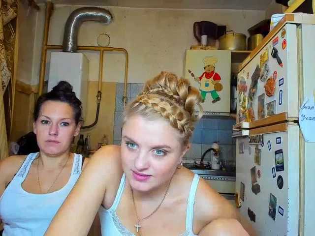 Oddajajo posnetke zaslona SEX-THREESOME