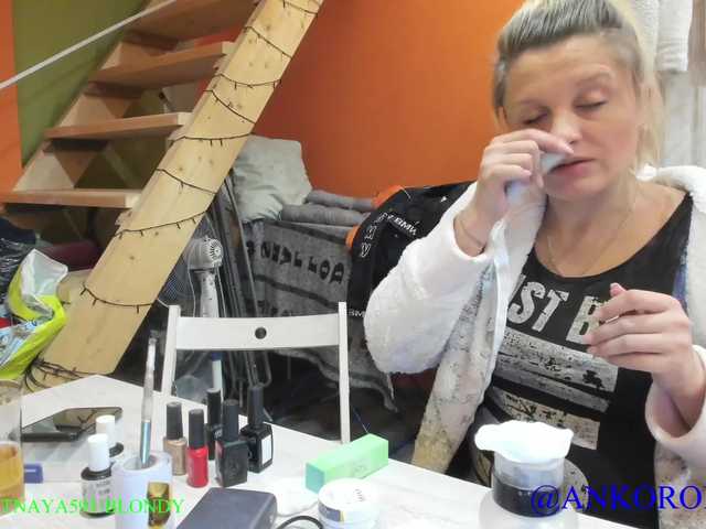 Oddajajo posnetke zaslona SEX-THREESOME