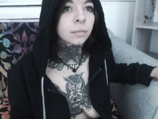 Oddajajo posnetke zaslona karoumoonx