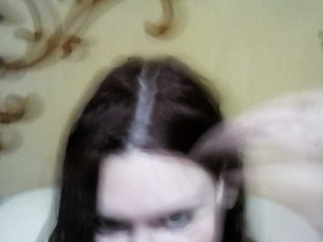 Oddajajo posnetke zaslona KatieMacAlist