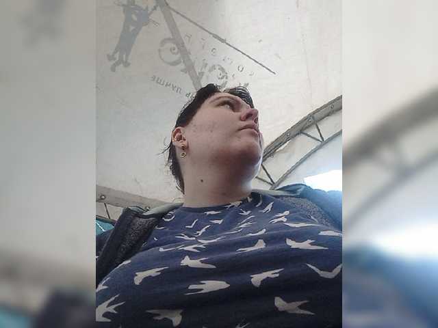 Oddajajo posnetke zaslona KatieMacAlist