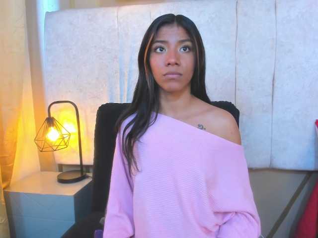 Oddajajo posnetke zaslona Keily-Foxxy