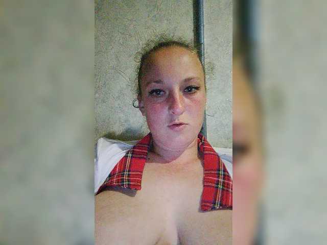 Oddajajo posnetke zaslona KellyXOn