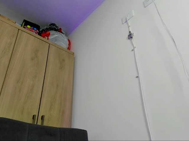 Oddajajo posnetke zaslona Kendall-sexy