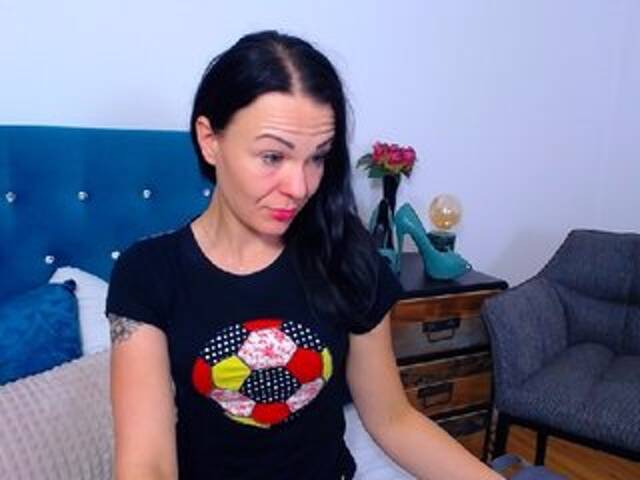 Oddajajo posnetke zaslona KendallLUXE