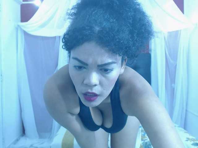 Oddajajo posnetke zaslona Kendra-Fox