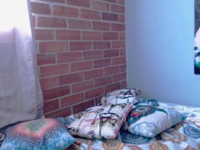 Oddajajo posnetke zaslona kendrasunder