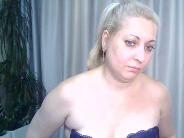 Fotografije KickaIricka I will add to my friends-20, view camera-25, show chest-40, open pussy -50, open asshole-70, get naked and show my holes-100