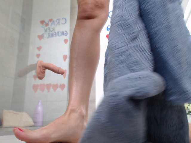 Oddajajo posnetke zaslona KinkyMoni