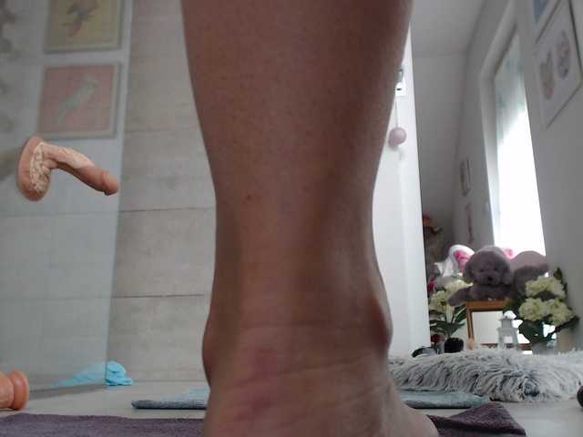 Oddajajo posnetke zaslona KinkyMoni