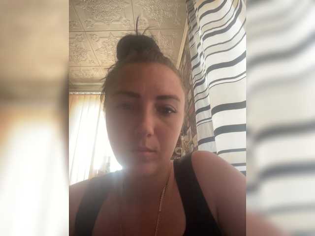 Oddajajo posnetke zaslona Kira-Sweetchi
