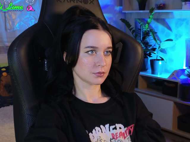 Oddajajo posnetke zaslona Kira_Li_Lime