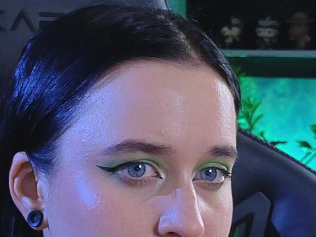 Oddajajo posnetke zaslona Kira_Li_Lime