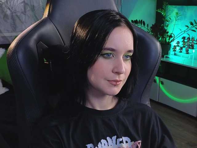 Oddajajo posnetke zaslona Kira_Li_Lime