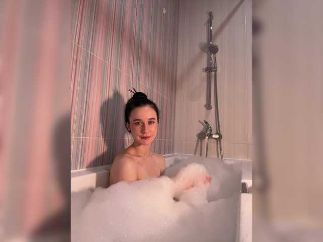 Oddajajo posnetke zaslona Kira_Li_Lime