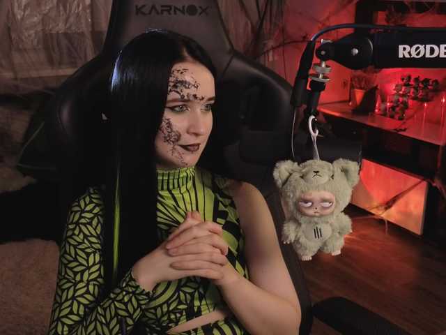 Oddajajo posnetke zaslona Kira_Li_Lime