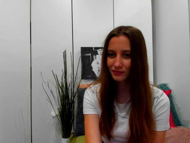 Oddajajo posnetke zaslona KiraMonroe69