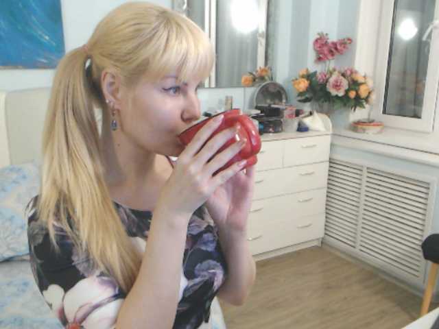Oddajajo posnetke zaslona GLAMSQUIRT